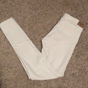 Abercrombie & Fitch white skinny jeans